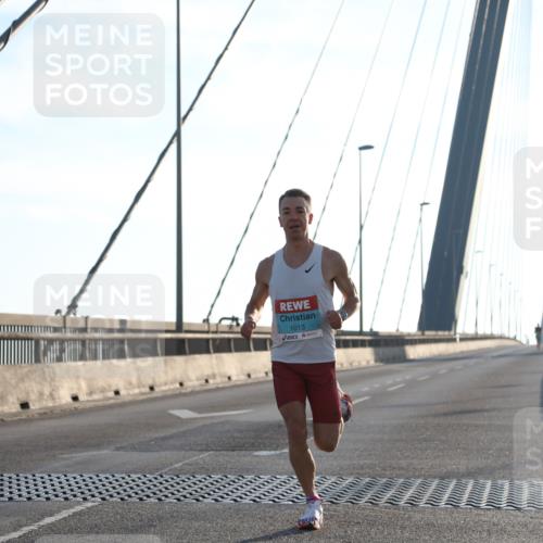 03.10.2025 - Köhlbrandbrückenlauf Yannick Fuchs http://msf.ph/oto/9132660 03.10.2025 08:18:18 Position 1 1013 meine-sportfotos.de