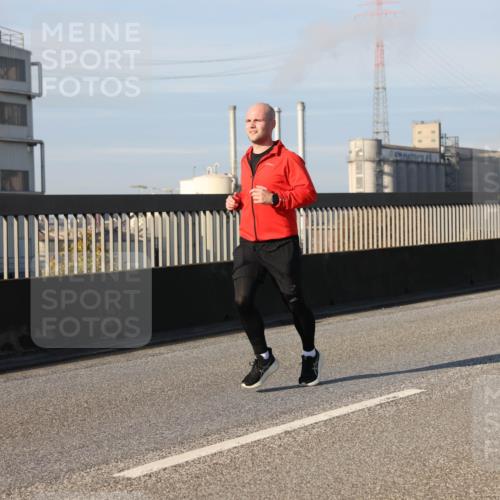 03.10.2025 - Köhlbrandbrückenlauf Lena Gebhardt http://msf.ph/oto/9132662 03.10.2025 09:50:33 Position 2  meine-sportfotos.de