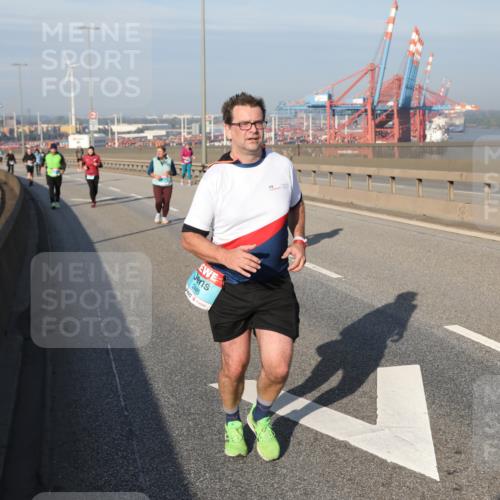 03.10.2025 - Köhlbrandbrückenlauf Yannick Fuchs http://msf.ph/oto/9132672 03.10.2025 09:04:59 Position 2 2485 meine-sportfotos.de