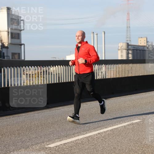03.10.2025 - Köhlbrandbrückenlauf Lena Gebhardt http://msf.ph/oto/9132673 03.10.2025 09:50:33 Position 2  meine-sportfotos.de