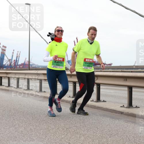 03.10.2025 - Köhlbrandbrückenlauf Lena Gebhardt http://msf.ph/oto/9132674 03.10.2025 16:12:28 Position 2 9082, 9084 meine-sportfotos.de