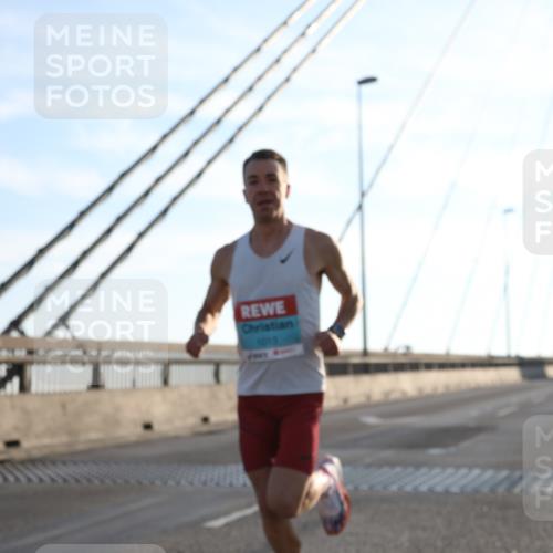 03.10.2025 - Köhlbrandbrückenlauf Yannick Fuchs http://msf.ph/oto/9132678 03.10.2025 08:18:19 Position 1 283 meine-sportfotos.de