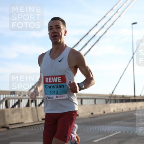 03.10.2025 - Köhlbrandbrückenlauf Yannick Fuchs http://msf.ph/oto/9132689 03.10.2025 08:18:19 Position 1 1013 meine-sportfotos.de