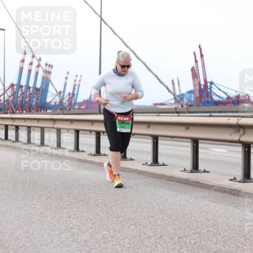 03.10.2025 - Köhlbrandbrückenlauf Lena Gebhardt http://msf.ph/oto/9132695 03.10.2025 16:12:33 Position 2 8626 meine-sportfotos.de