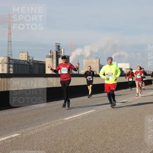 03.10.2025 - Köhlbrandbrückenlauf Lena Gebhardt http://msf.ph/oto/9132696 03.10.2025 09:50:36 Position 2  meine-sportfotos.de