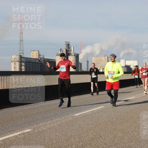 03.10.2025 - Köhlbrandbrückenlauf Lena Gebhardt http://msf.ph/oto/9132700 03.10.2025 09:50:36 Position 2  meine-sportfotos.de
