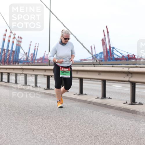 03.10.2025 - Köhlbrandbrückenlauf Lena Gebhardt http://msf.ph/oto/9132702 03.10.2025 16:12:33 Position 2 8626 meine-sportfotos.de