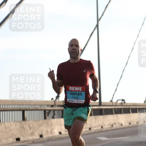 03.10.2025 - Köhlbrandbrückenlauf Yannick Fuchs http://msf.ph/oto/9132720 03.10.2025 08:18:38 Position 1 2968 meine-sportfotos.de
