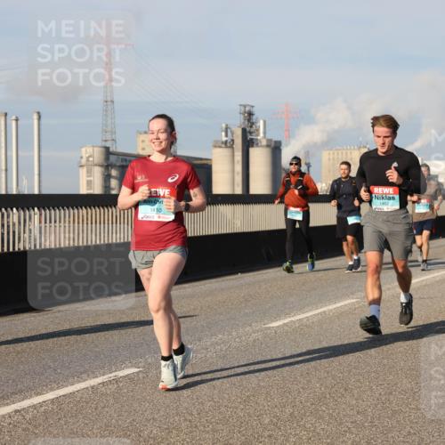 03.10.2025 - Köhlbrandbrückenlauf Lena Gebhardt http://msf.ph/oto/9132783 03.10.2025 09:50:40 Position 2 1410, 1402 meine-sportfotos.de