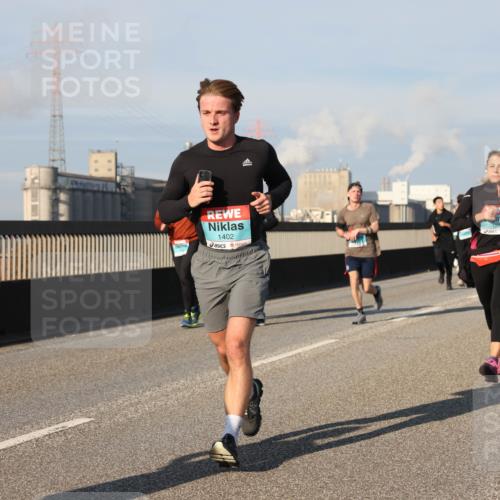 03.10.2025 - Köhlbrandbrückenlauf Lena Gebhardt http://msf.ph/oto/9132800 03.10.2025 09:50:41 Position 2 1402 meine-sportfotos.de
