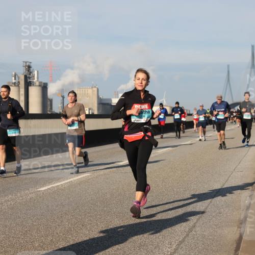 03.10.2025 - Köhlbrandbrückenlauf Lena Gebhardt http://msf.ph/oto/9132814 03.10.2025 09:50:42 Position 2 5, 1294 meine-sportfotos.de