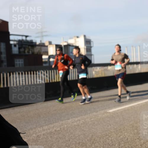 03.10.2025 - Köhlbrandbrückenlauf Lena Gebhardt http://msf.ph/oto/9132850 03.10.2025 09:50:45 Position 2  meine-sportfotos.de