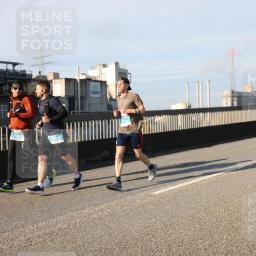 03.10.2025 - Köhlbrandbrückenlauf Lena Gebhardt http://msf.ph/oto/9132868 03.10.2025 09:50:45 Position 2  meine-sportfotos.de