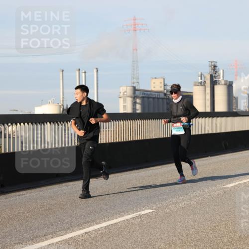 03.10.2025 - Köhlbrandbrückenlauf Lena Gebhardt http://msf.ph/oto/9132889 03.10.2025 09:50:46 Position 2 2814 meine-sportfotos.de