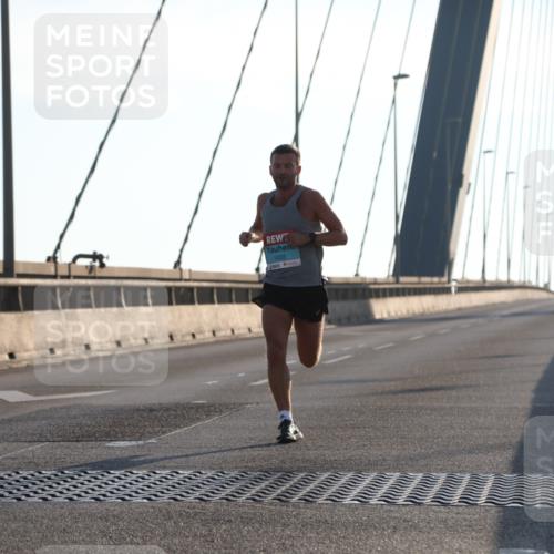 03.10.2025 - Köhlbrandbrückenlauf Yannick Fuchs http://msf.ph/oto/9132898 03.10.2025 08:19:27 Position 1 1022 meine-sportfotos.de