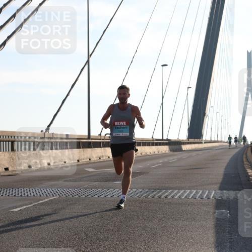03.10.2025 - Köhlbrandbrückenlauf Yannick Fuchs http://msf.ph/oto/9132908 03.10.2025 08:19:28 Position 1 1022 meine-sportfotos.de