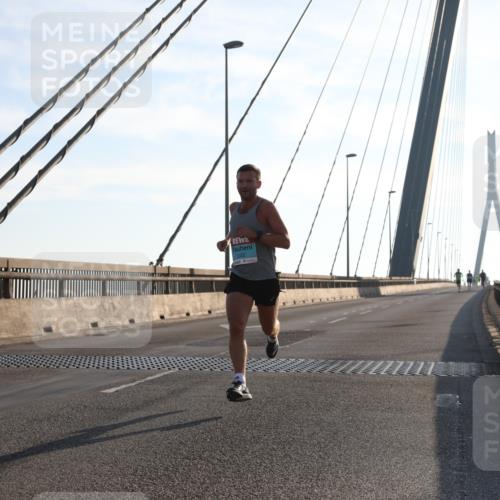 03.10.2025 - Köhlbrandbrückenlauf Yannick Fuchs http://msf.ph/oto/9132915 03.10.2025 08:19:28 Position 1 1022 meine-sportfotos.de