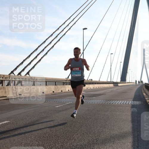 03.10.2025 - Köhlbrandbrückenlauf Yannick Fuchs http://msf.ph/oto/9132922 03.10.2025 08:19:28 Position 1 1022 meine-sportfotos.de
