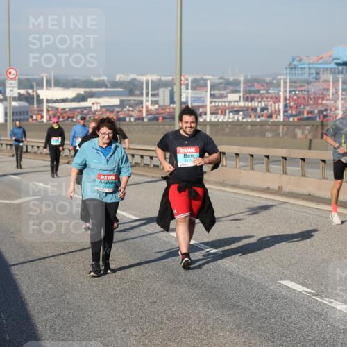 03.10.2025 - Köhlbrandbrückenlauf Yannick Fuchs http://msf.ph/oto/9132943 03.10.2025 09:05:22 Position 2 2178, 2179 meine-sportfotos.de