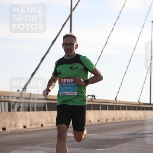 03.10.2025 - Köhlbrandbrückenlauf Yannick Fuchs http://msf.ph/oto/9132950 03.10.2025 08:19:42 Position 1 2702 meine-sportfotos.de