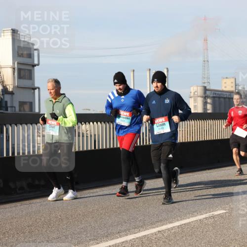 03.10.2025 - Köhlbrandbrückenlauf Lena Gebhardt http://msf.ph/oto/9132982 03.10.2025 09:50:52 Position 2 3120, 3121, 3119 meine-sportfotos.de