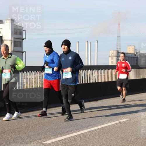 03.10.2025 - Köhlbrandbrückenlauf Lena Gebhardt http://msf.ph/oto/9132991 03.10.2025 09:50:53 Position 2 3120, 3121, 3119 meine-sportfotos.de