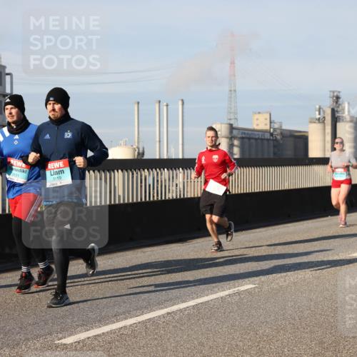 03.10.2025 - Köhlbrandbrückenlauf Lena Gebhardt http://msf.ph/oto/9132995 03.10.2025 09:50:53 Position 2 3121, 3119 meine-sportfotos.de