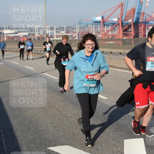 03.10.2025 - Köhlbrandbrückenlauf Yannick Fuchs http://msf.ph/oto/9132999 03.10.2025 09:05:26 Position 2 2178, 2179 meine-sportfotos.de