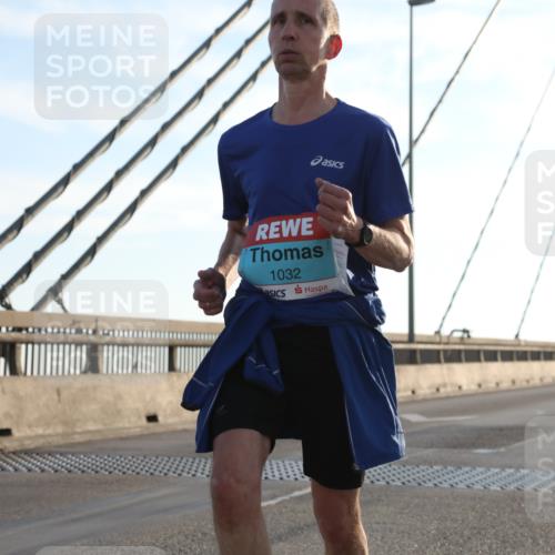 03.10.2025 - Köhlbrandbrückenlauf Yannick Fuchs http://msf.ph/oto/9133004 03.10.2025 08:19:47 Position 1 1032 meine-sportfotos.de