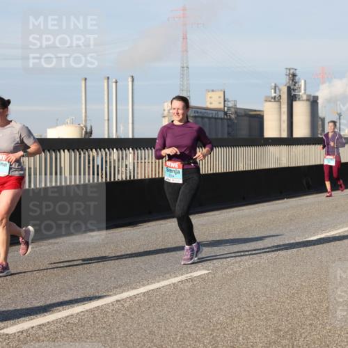 03.10.2025 - Köhlbrandbrückenlauf Lena Gebhardt http://msf.ph/oto/9133022 03.10.2025 09:50:56 Position 2 2731, 2734 meine-sportfotos.de