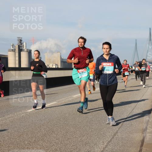 03.10.2025 - Köhlbrandbrückenlauf Lena Gebhardt http://msf.ph/oto/9133034 03.10.2025 09:50:58 Position 2 3177, 3838 meine-sportfotos.de