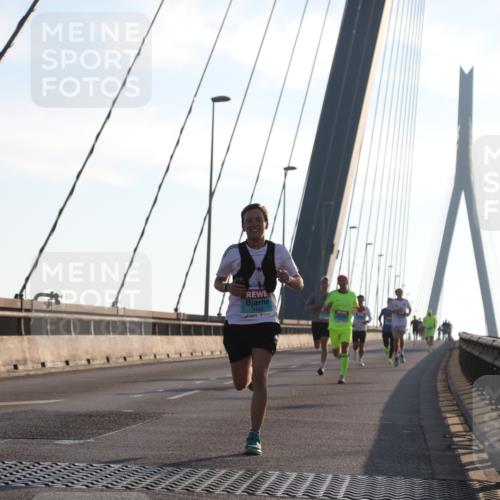 03.10.2025 - Köhlbrandbrückenlauf Yannick Fuchs http://msf.ph/oto/9133038 03.10.2025 08:19:54 Position 1 3153 meine-sportfotos.de