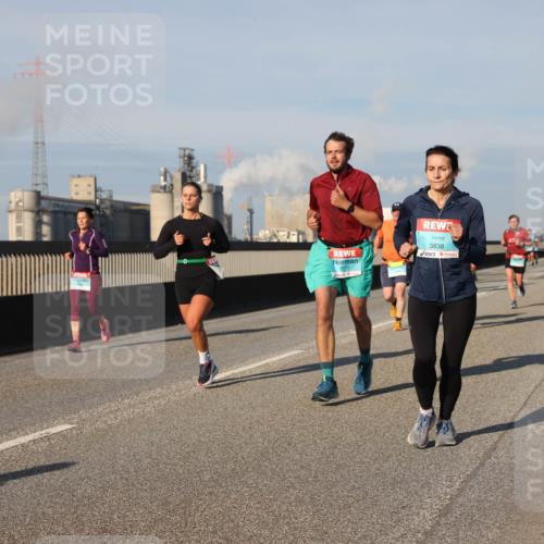03.10.2025 - Köhlbrandbrückenlauf Lena Gebhardt http://msf.ph/oto/9133039 03.10.2025 09:50:58 Position 2 3838, 3177 meine-sportfotos.de