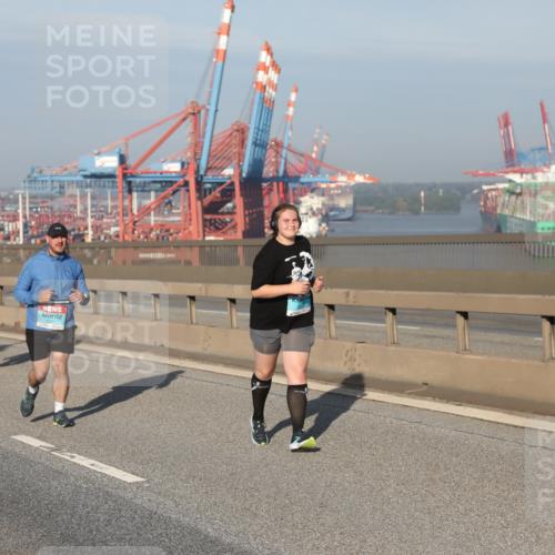 03.10.2025 - Köhlbrandbrückenlauf Yannick Fuchs http://msf.ph/oto/9133053 03.10.2025 09:05:34 Position 2  meine-sportfotos.de