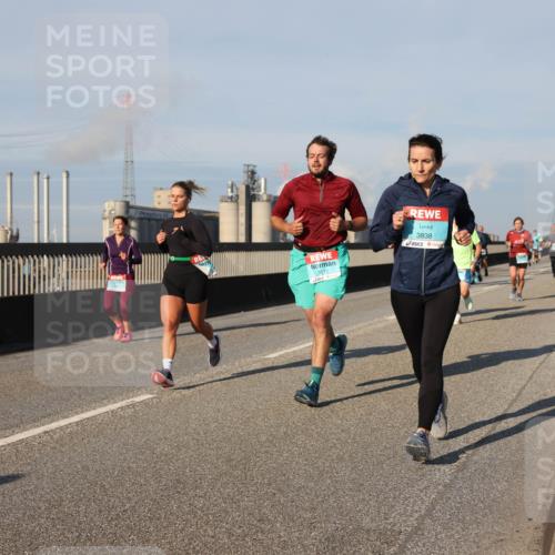 03.10.2025 - Köhlbrandbrückenlauf Lena Gebhardt http://msf.ph/oto/9133054 03.10.2025 09:50:58 Position 2 3177, 3838 meine-sportfotos.de