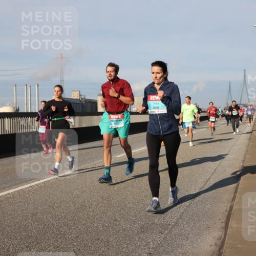 03.10.2025 - Köhlbrandbrückenlauf Lena Gebhardt http://msf.ph/oto/9133058 03.10.2025 09:50:59 Position 2 3838 meine-sportfotos.de