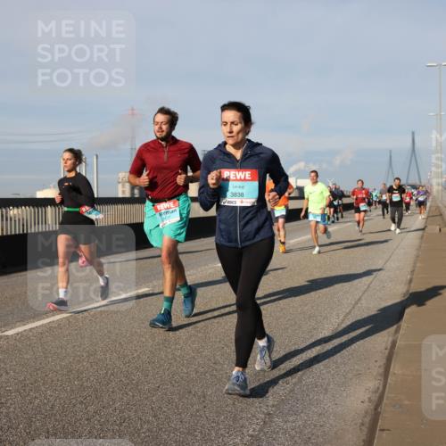 03.10.2025 - Köhlbrandbrückenlauf Lena Gebhardt http://msf.ph/oto/9133061 03.10.2025 09:50:59 Position 2 0177, 3838 meine-sportfotos.de