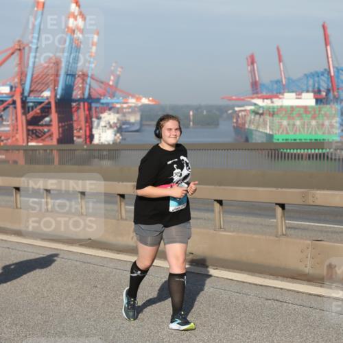 03.10.2025 - Köhlbrandbrückenlauf Yannick Fuchs http://msf.ph/oto/9133065 03.10.2025 09:05:35 Position 2 2395 meine-sportfotos.de