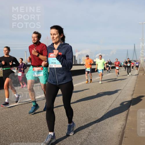 03.10.2025 - Köhlbrandbrückenlauf Lena Gebhardt http://msf.ph/oto/9133066 03.10.2025 09:50:59 Position 2 3177, 3838 meine-sportfotos.de