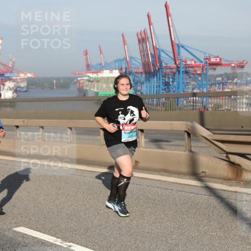03.10.2025 - Köhlbrandbrückenlauf Yannick Fuchs http://msf.ph/oto/9133077 03.10.2025 09:05:36 Position 2 2395, 3370 meine-sportfotos.de
