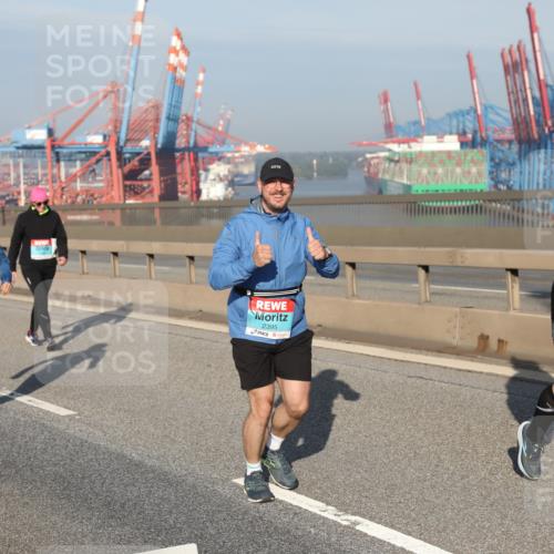 03.10.2025 - Köhlbrandbrückenlauf Yannick Fuchs http://msf.ph/oto/9133082 03.10.2025 09:05:36 Position 2 2395 meine-sportfotos.de