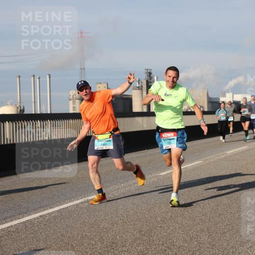 03.10.2025 - Köhlbrandbrückenlauf Lena Gebhardt http://msf.ph/oto/9133087 03.10.2025 09:51:01 Position 2 2983, 2981 meine-sportfotos.de