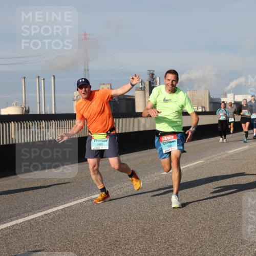 03.10.2025 - Köhlbrandbrückenlauf Lena Gebhardt http://msf.ph/oto/9133091 03.10.2025 09:51:01 Position 2 2983, 2981 meine-sportfotos.de