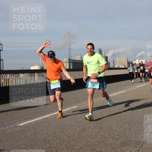 03.10.2025 - Köhlbrandbrückenlauf Lena Gebhardt http://msf.ph/oto/9133110 03.10.2025 09:51:01 Position 2 2983, 2981 meine-sportfotos.de