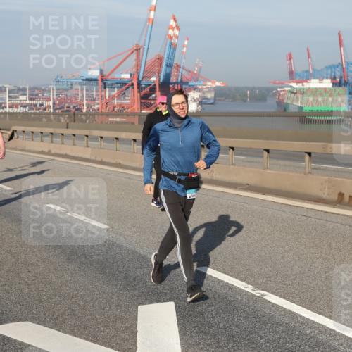 03.10.2025 - Köhlbrandbrückenlauf Yannick Fuchs http://msf.ph/oto/9133117 03.10.2025 09:05:38 Position 2  meine-sportfotos.de