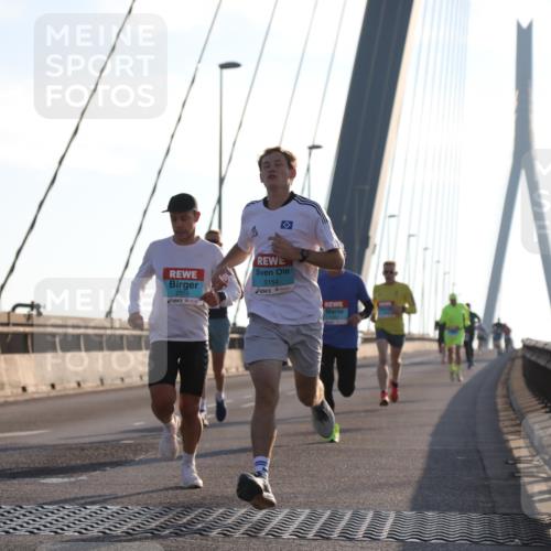 03.10.2025 - Köhlbrandbrückenlauf Yannick Fuchs http://msf.ph/oto/9133133 03.10.2025 08:20:01 Position 1 2176, 3154 meine-sportfotos.de