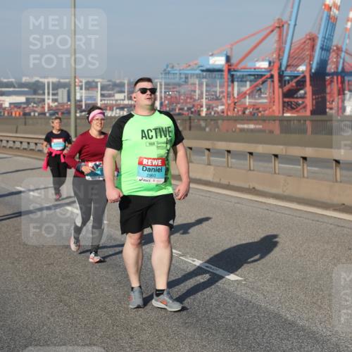 03.10.2025 - Köhlbrandbrückenlauf Yannick Fuchs http://msf.ph/oto/9133143 03.10.2025 09:05:40 Position 2 2992 meine-sportfotos.de