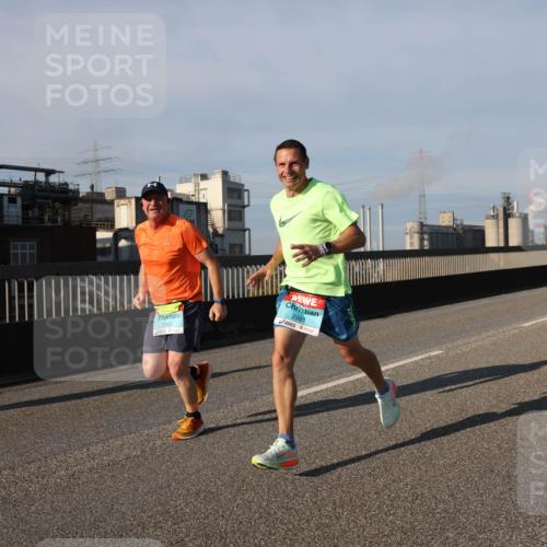 03.10.2025 - Köhlbrandbrückenlauf Lena Gebhardt http://msf.ph/oto/9133148 03.10.2025 09:51:02 Position 2 2983, 2981 meine-sportfotos.de