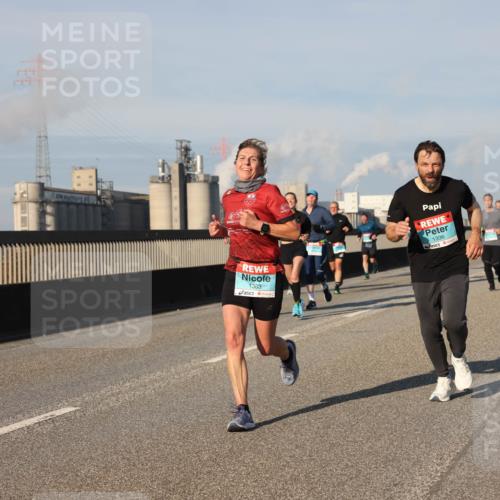 03.10.2025 - Köhlbrandbrückenlauf Lena Gebhardt http://msf.ph/oto/9133156 03.10.2025 09:51:03 Position 2 1363, 1336 meine-sportfotos.de