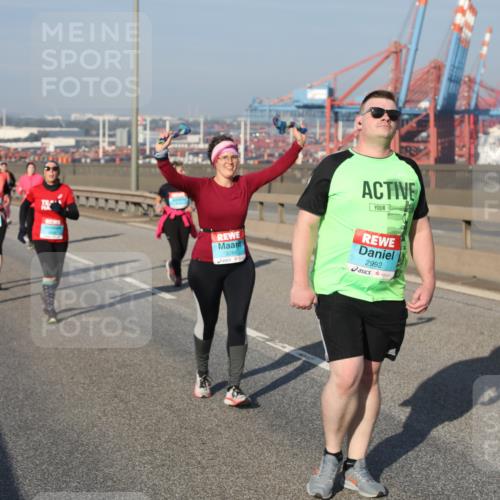03.10.2025 - Köhlbrandbrückenlauf Yannick Fuchs http://msf.ph/oto/9133161 03.10.2025 09:05:42 Position 2 3284, 2992 meine-sportfotos.de